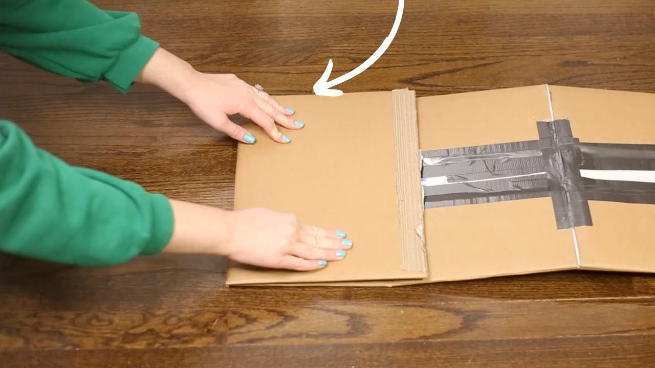Fold a cardboard box in half for this STUNNING Christmas idea!