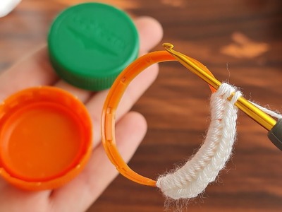 Wow!! Super easy crochet knitting ???? knit with bottle cap ring, sell as gifts.