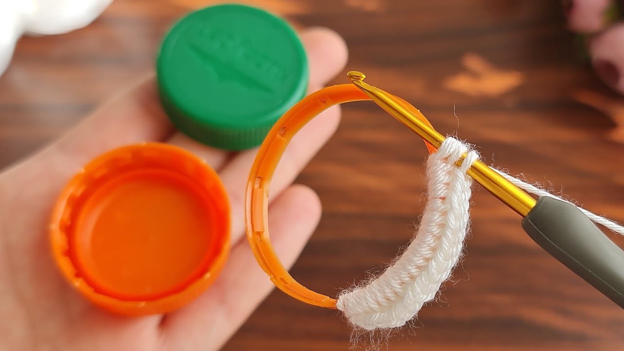 Wow!! Super easy crochet knitting ???? knit with bottle cap ring, sell as gifts.