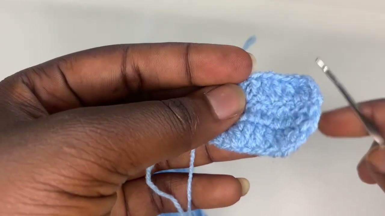 Learn how to crotchet ( learn crotchet chains , double crotchet stitch and single crochet stitch )