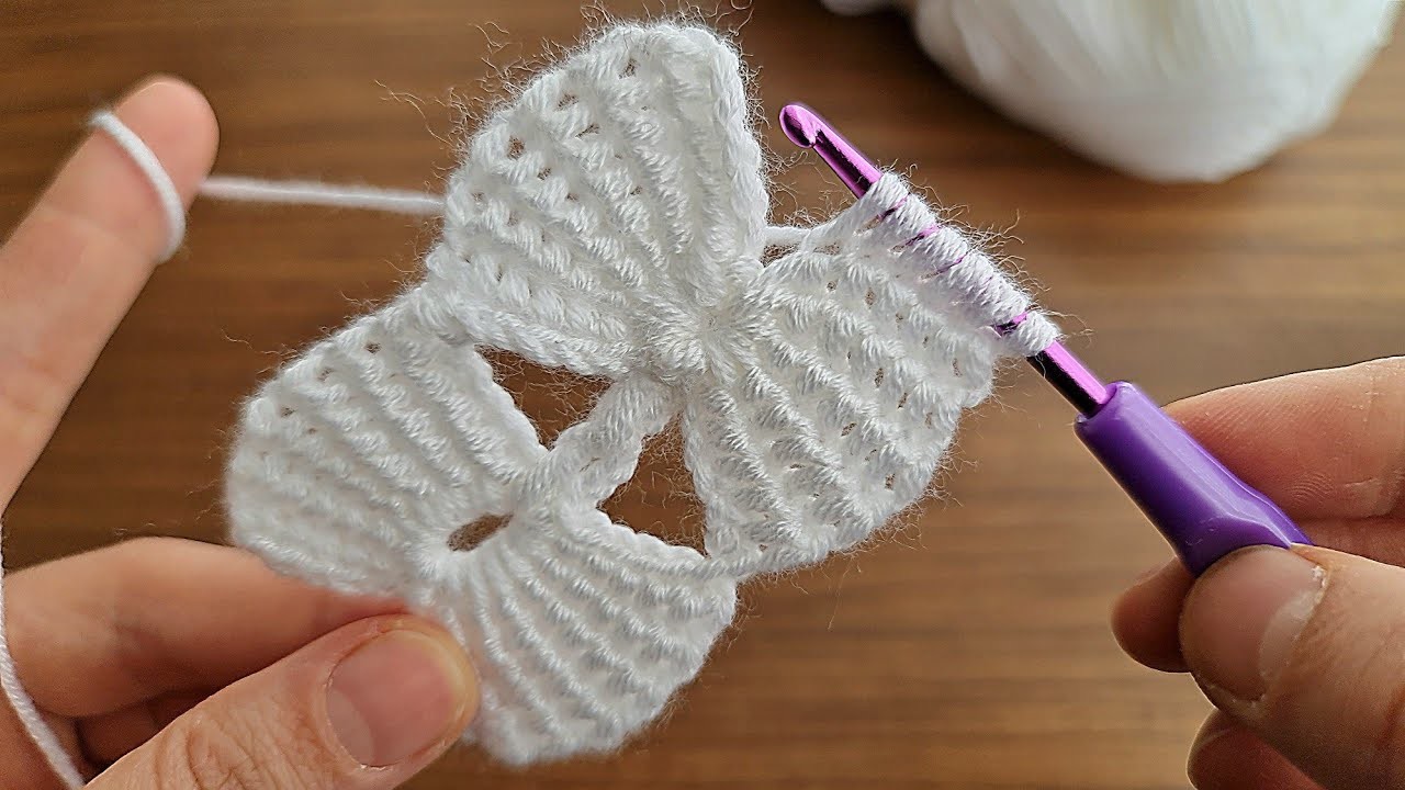 Wow! super idea how to make eye catching crochet hair band ???? Göz alıcı tığ işi saç bandı.