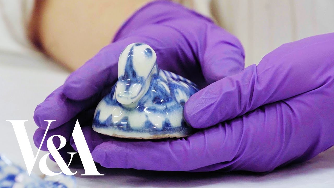 ASMR at the museum | Massaging hands with bath rasps from Iran | V&A