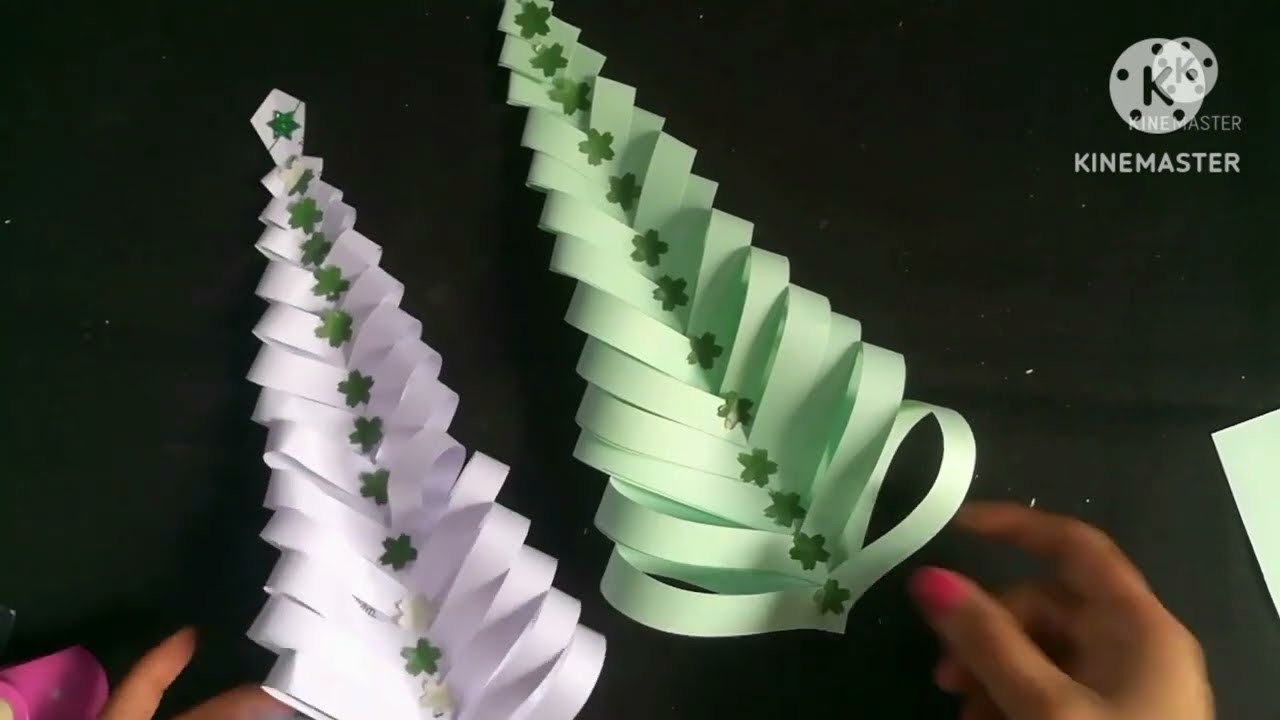 How to make a paper cutting Christmas tree.DIY paper craft