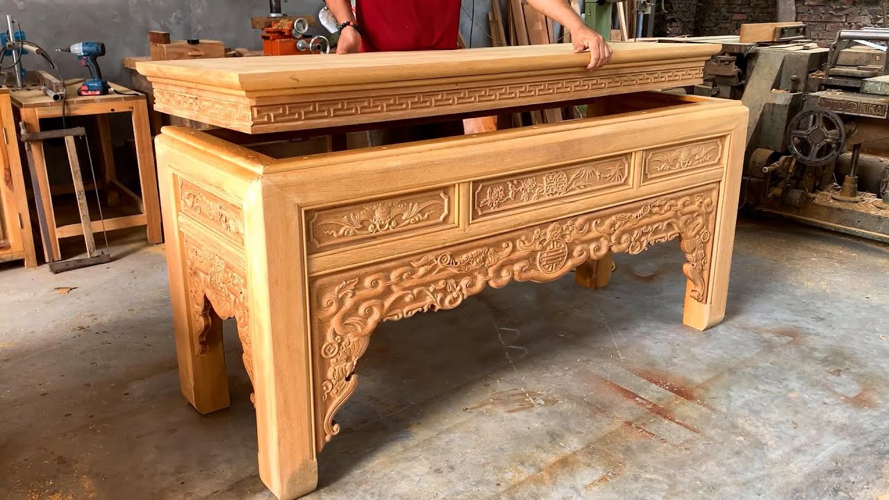Ingenious Woodworking Workers At Another Level. Make a Wooden Display Table For The Palace