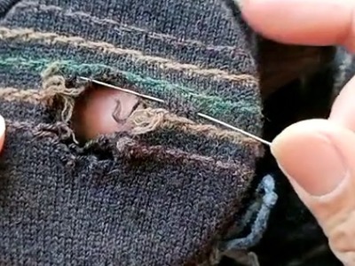 How to perfectly repair a hole in a knitted sweater without trace