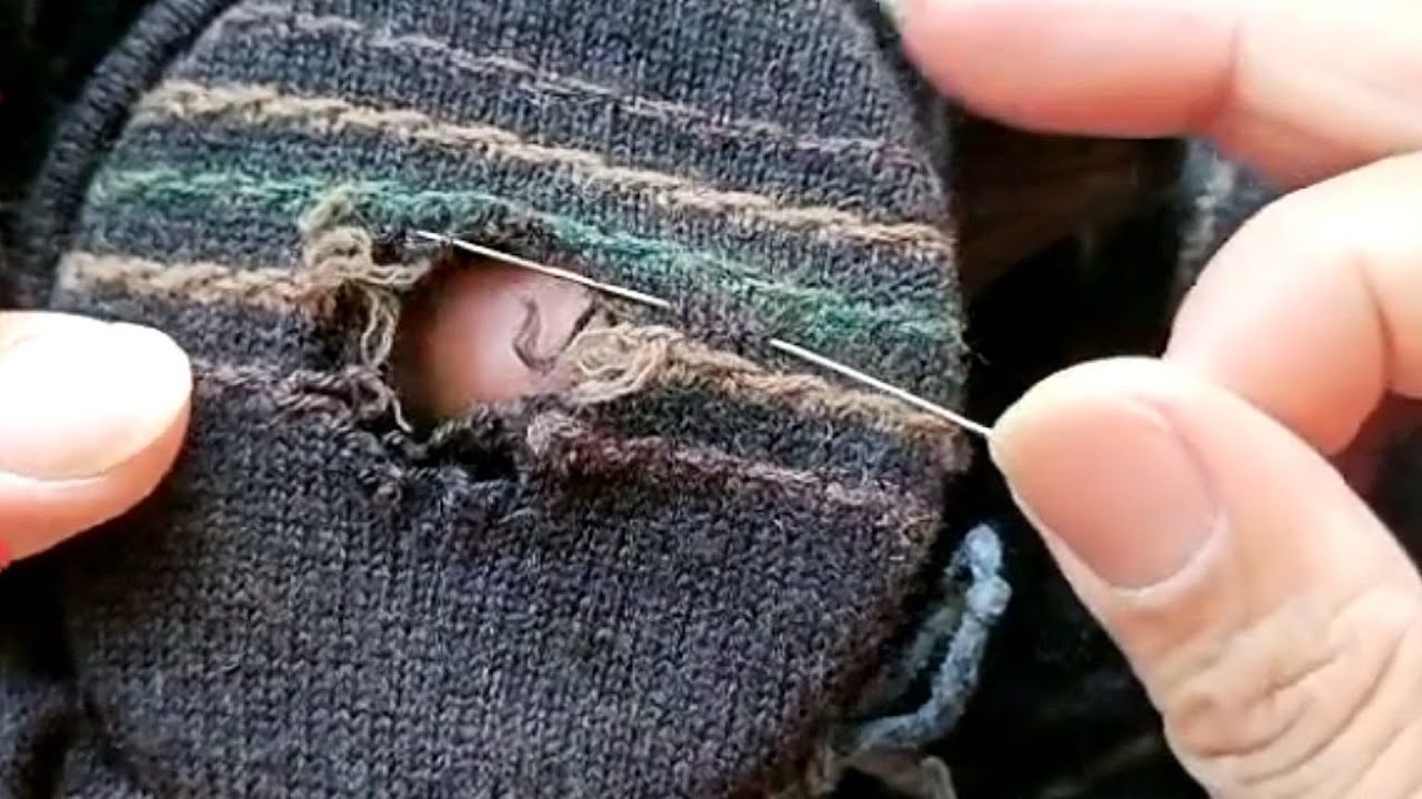 How to perfectly repair a hole in a knitted sweater without trace