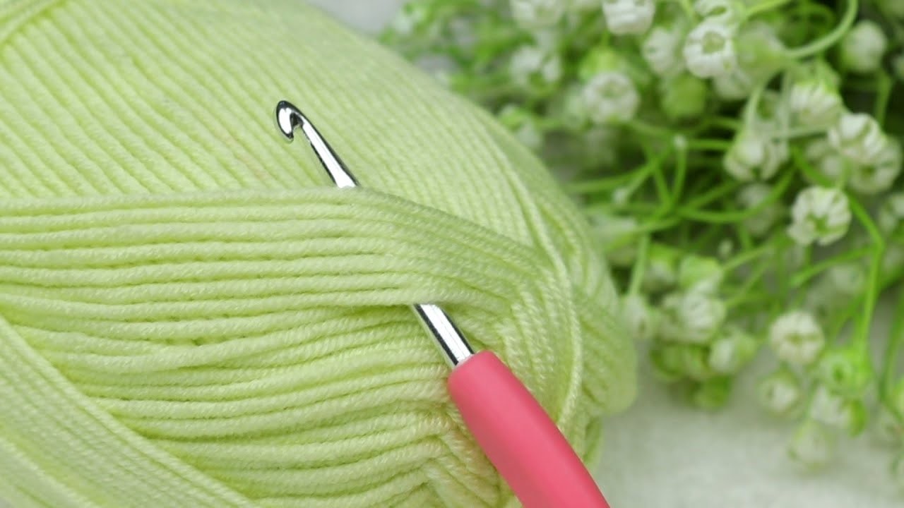 Look at this! Check out this lovely beginner crochet pattern! This Crochet Stitch brings happiness!