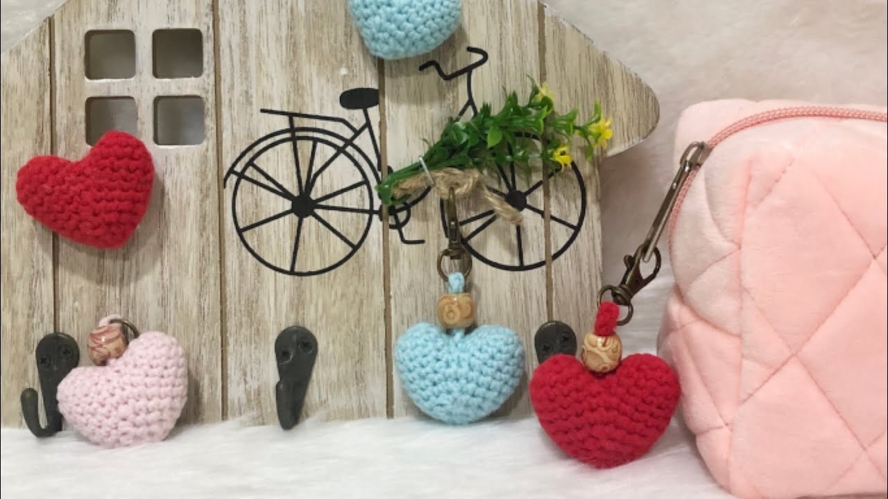 Crochet Heart Bag Charm | FREE crochet tutorial | Easy Valentines Gift