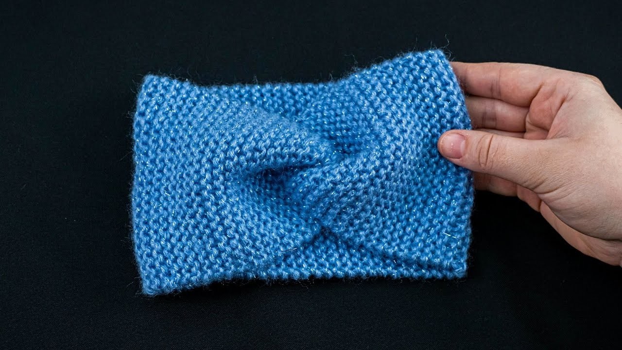 A headband with knitting needles is easy and quick-it will fit for both daughters and their mothers!