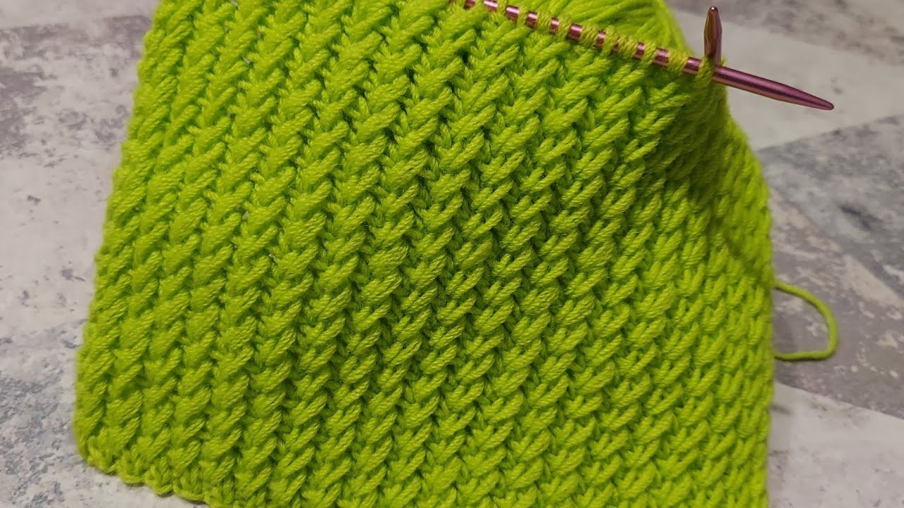 Slanting Stitches Knitting Pattern | 2 row repeat