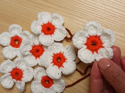 Crochet Flower Tutorial: EASY Crochet Flowers to make!