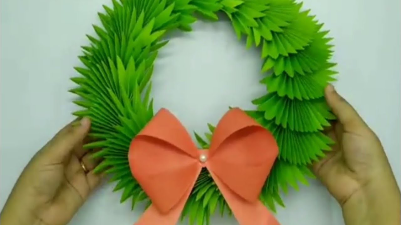 DIY PAPER WREATH | CHRISTMAS WREATH FOR UPCOMING CHRISTMAS DAY DECORATIONS |