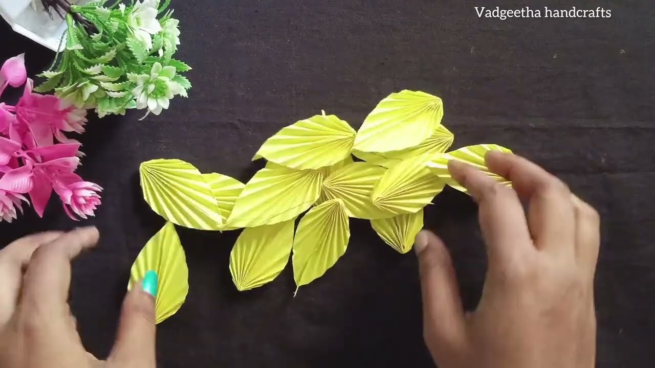 Leaf Paper Craft #vadgeethahandcrafts #diy #handcraft #circle #yellow #viral #trendingshorts #shots