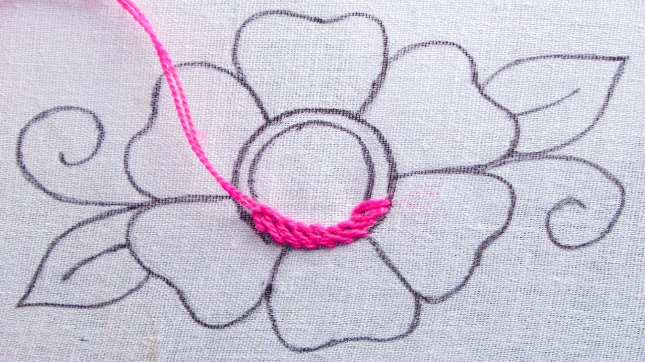 Hand embroidery elegant floral design with some exclusive easy stitch by @RoseWorld