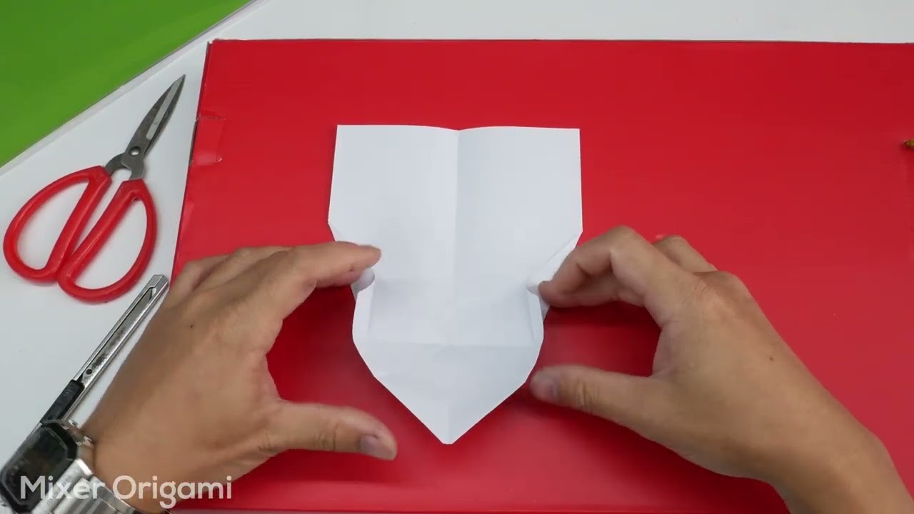 How to play boomerang paper plane. DIY paper plane king. Mixer Origami
