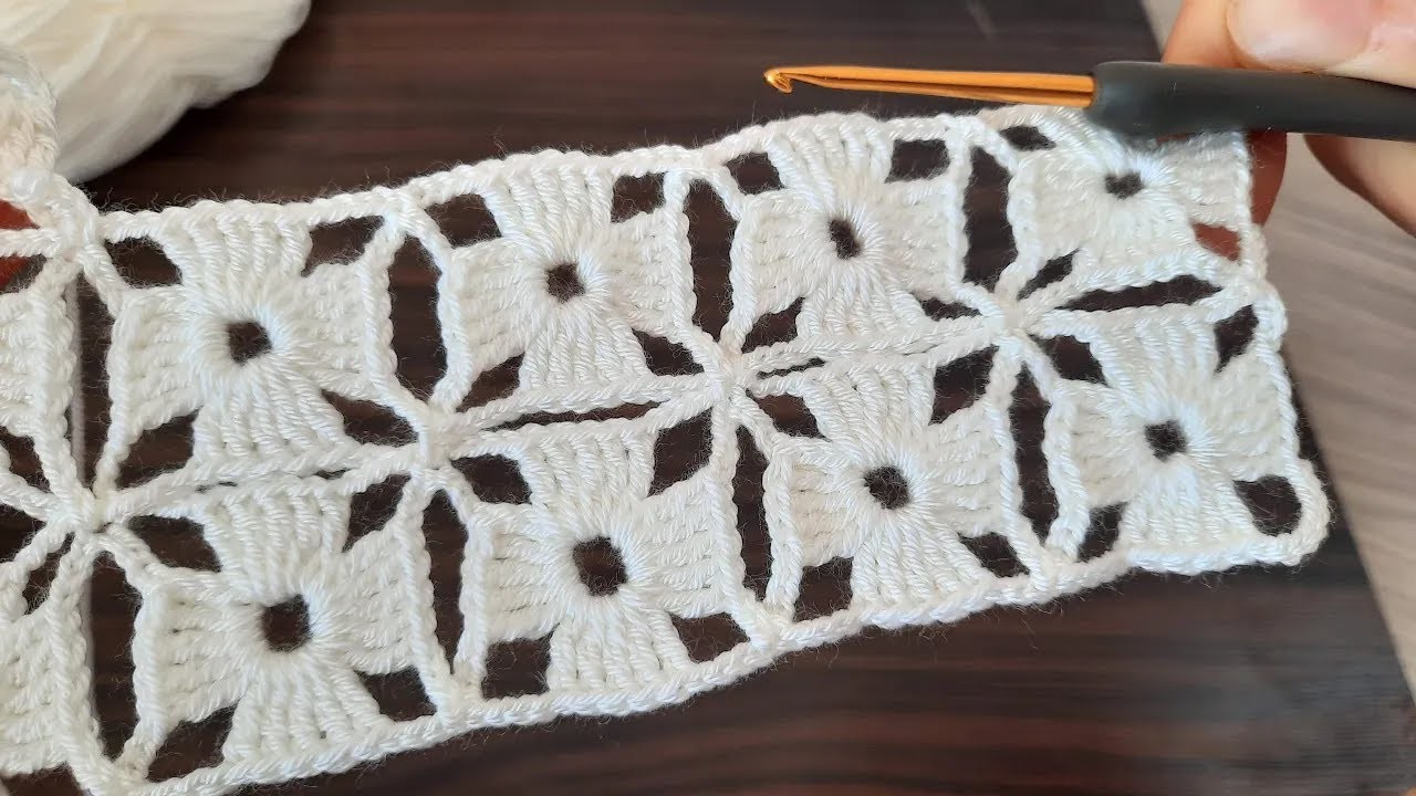 How to crochet make an eye-catching, very stylish,very beautiful crochet knit? crochet table mat