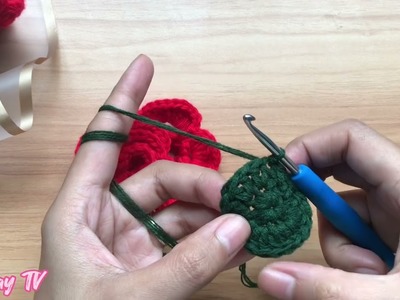 Super easy rose sepal crochet tutorial for beginner