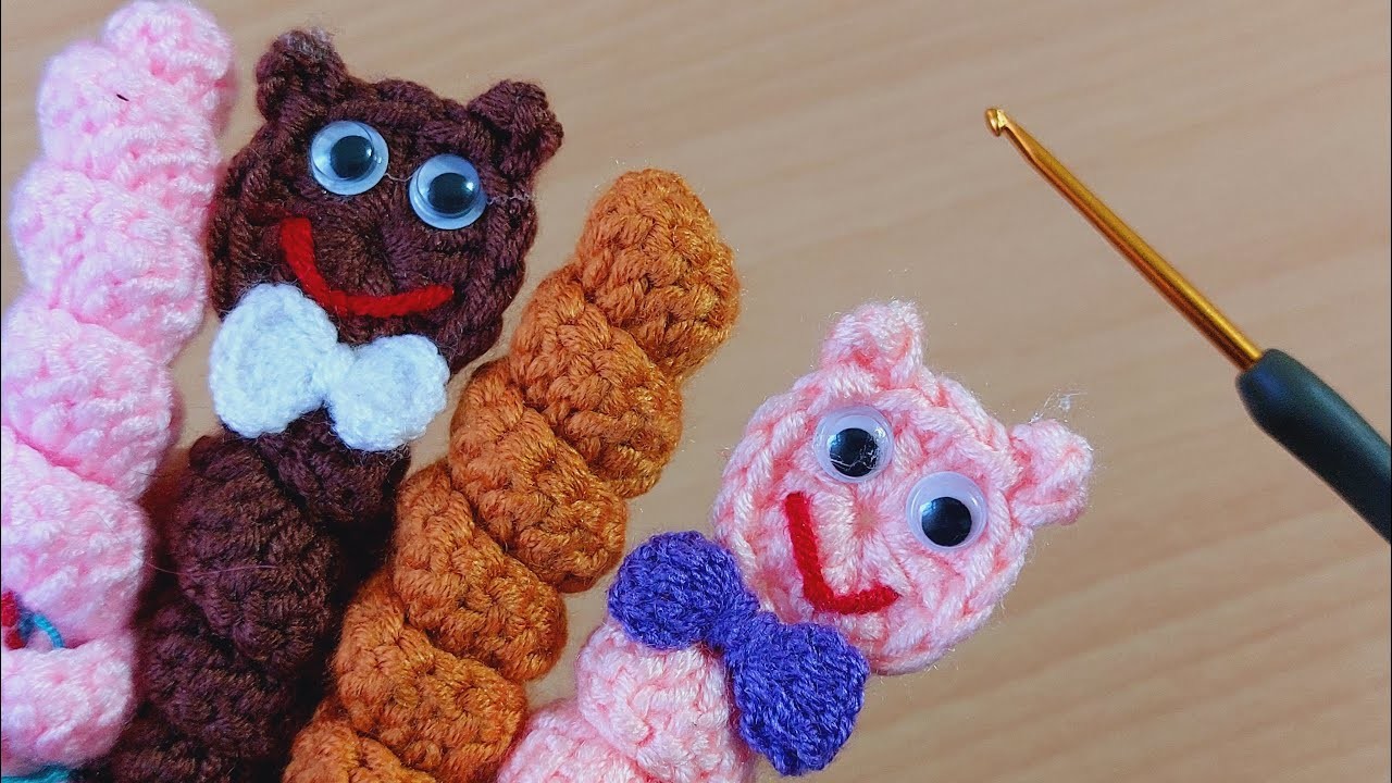 Wow!! very cute crochet happy worm keychain buckle magnet small gift.  Tığ işi mutlu solucan