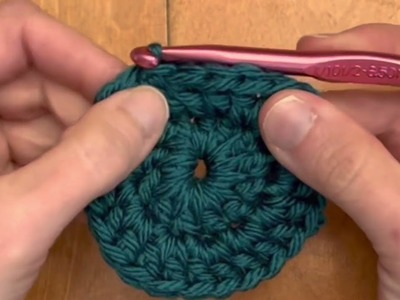 Crochet a simple beanie in Double Crochet