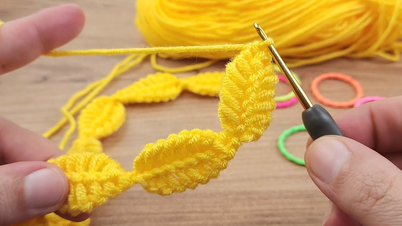 Perfect????Very stylish ????very easy ????leaf ????patterned Tunisian baby headband making