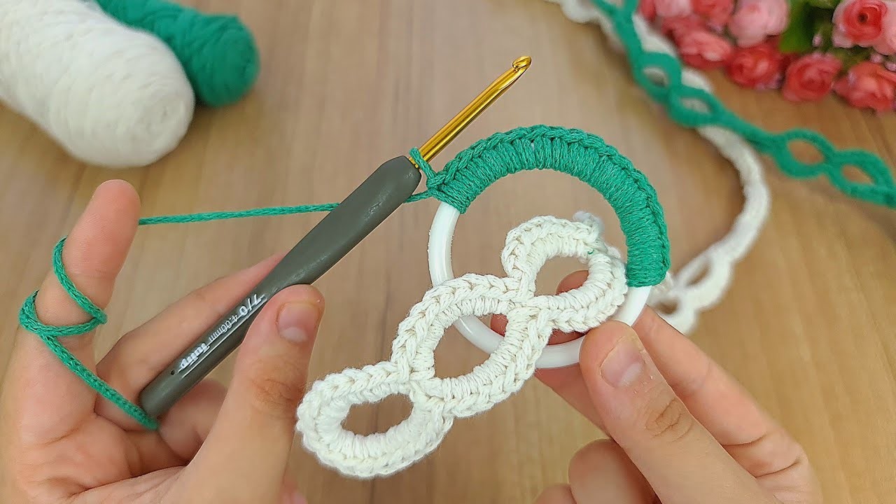 Wow ! AMAZING IDEA ! I made it with plastic ring, everyone liked it????how to make eye catching crochet