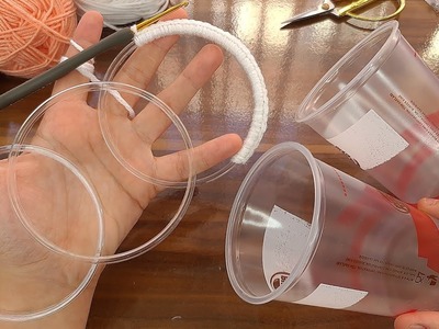 WOW GREAT IDEAS! ???? Look what I did with the plastic cups I found in the trash! RECYCLING CROCHET diy