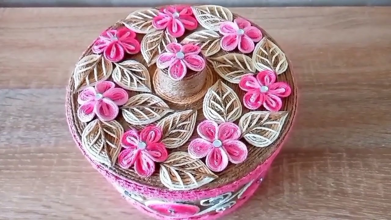 Three ideas for boxes decorated with jute.