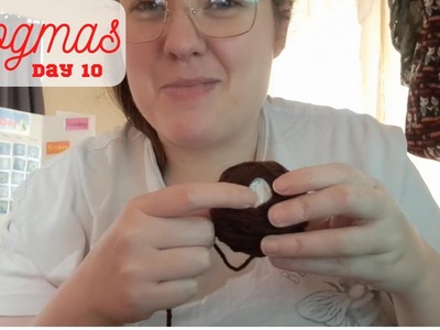 Vlogmas 2022 Day 10 | Hot Chocolate Yarn