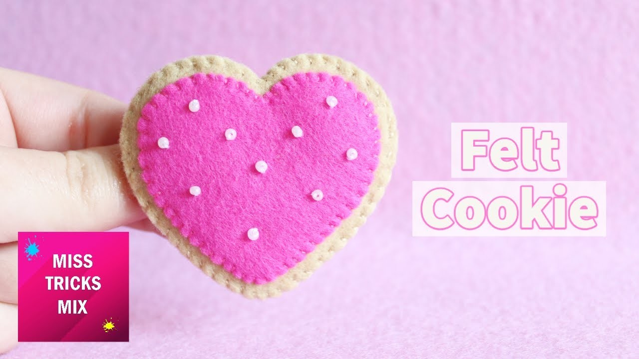 DIY: Easy Valentine Heart Shaped Cookie Felt Badge | Felt Craft | Valentine Craft.