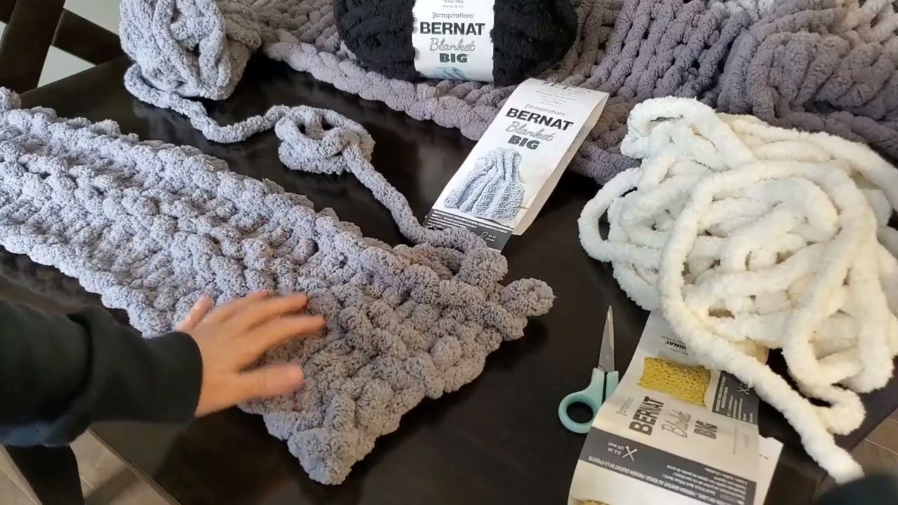 How to add different colours or patterns to a Big Knit Blanket