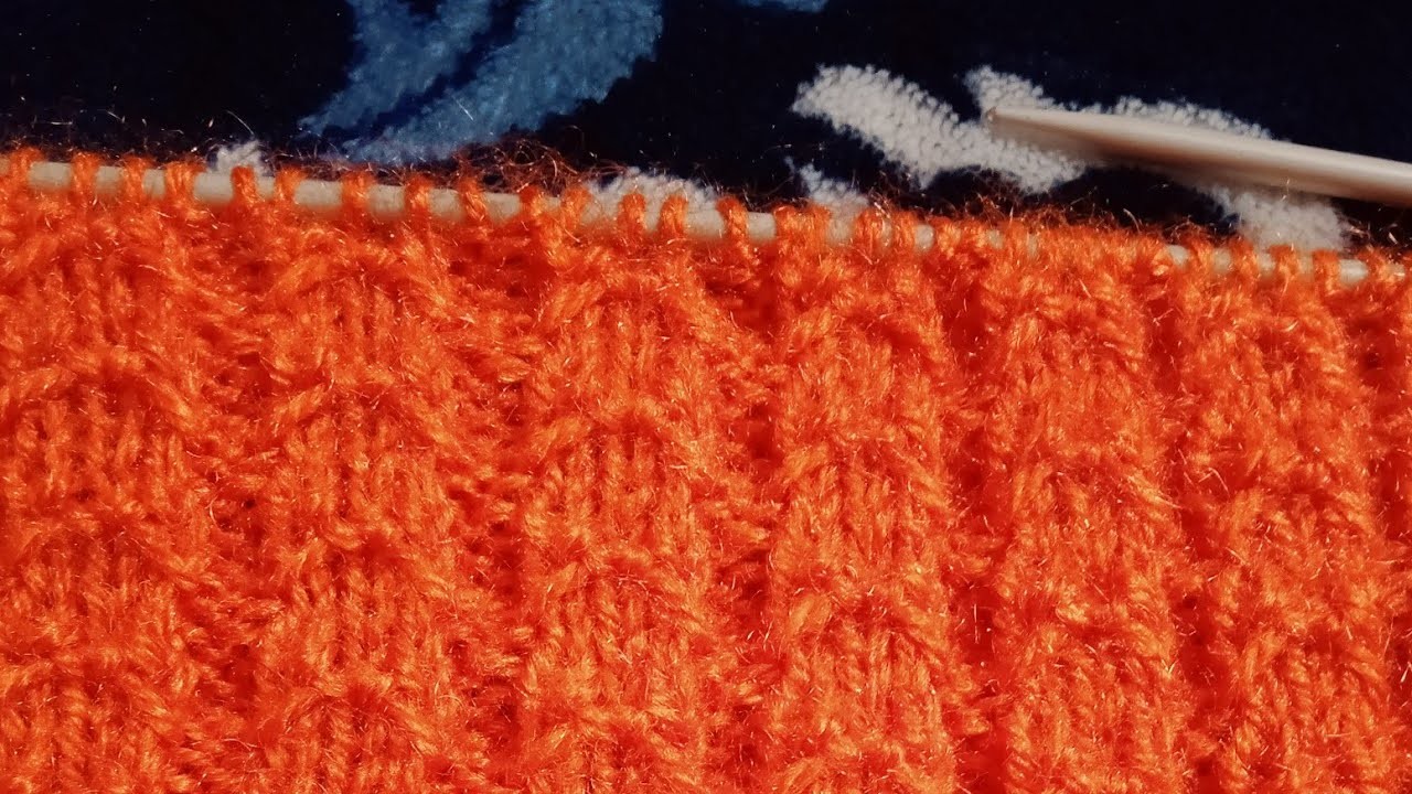 How to knit a single colour sweater with pattern.