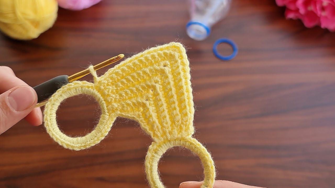 Wow! super idea how to make eye catching crochet key chain ???? Süper fikir tığ işi anahtarlık.