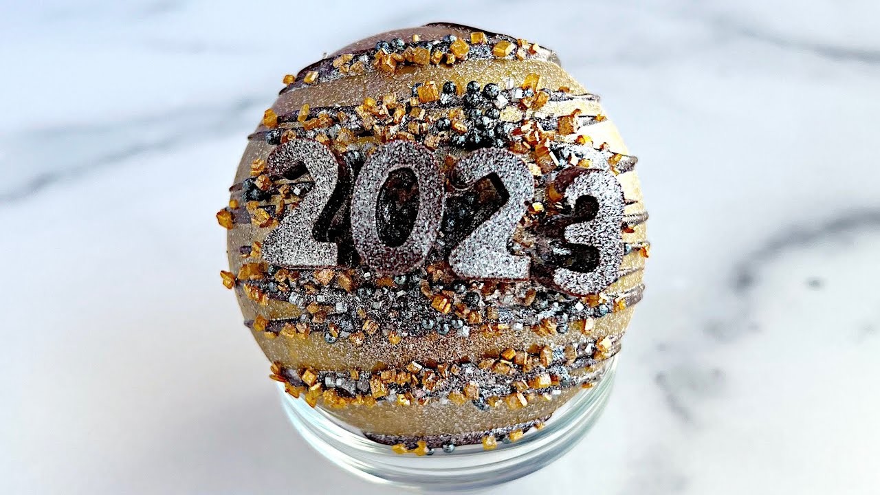 Live: New Year’s Hot Chocolate Bomb!