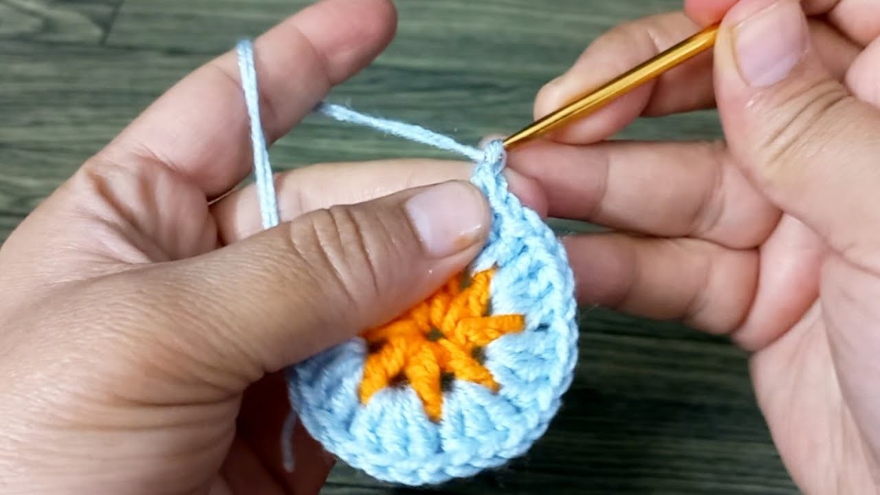 Easy crochet beautiful flower  pattern tutorial |Aaina Zubair #latkan #crochetpattern