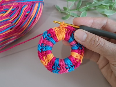 Love! Super easy crochet hair scrunchies. Beginner friendly.