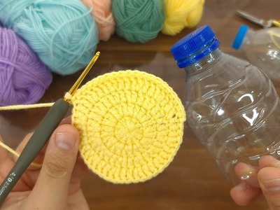SUPER IDEA WITH A PLASTIC BOTTLE!????????Bathroom must-have! A super simple and useful idea. Crochet box