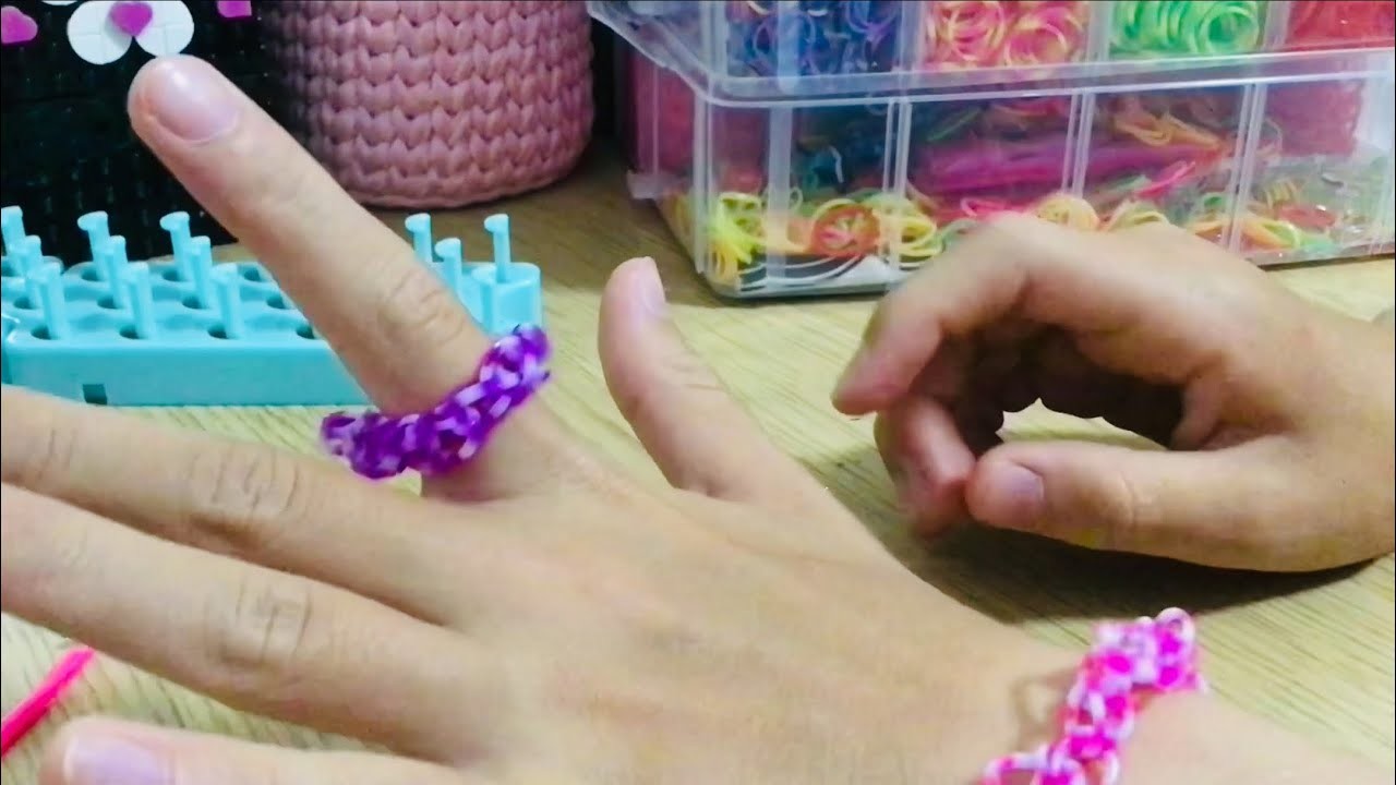 Loom bracelet, and ring! Super easy for beginners! With AND without C.S clips! Enjoy!