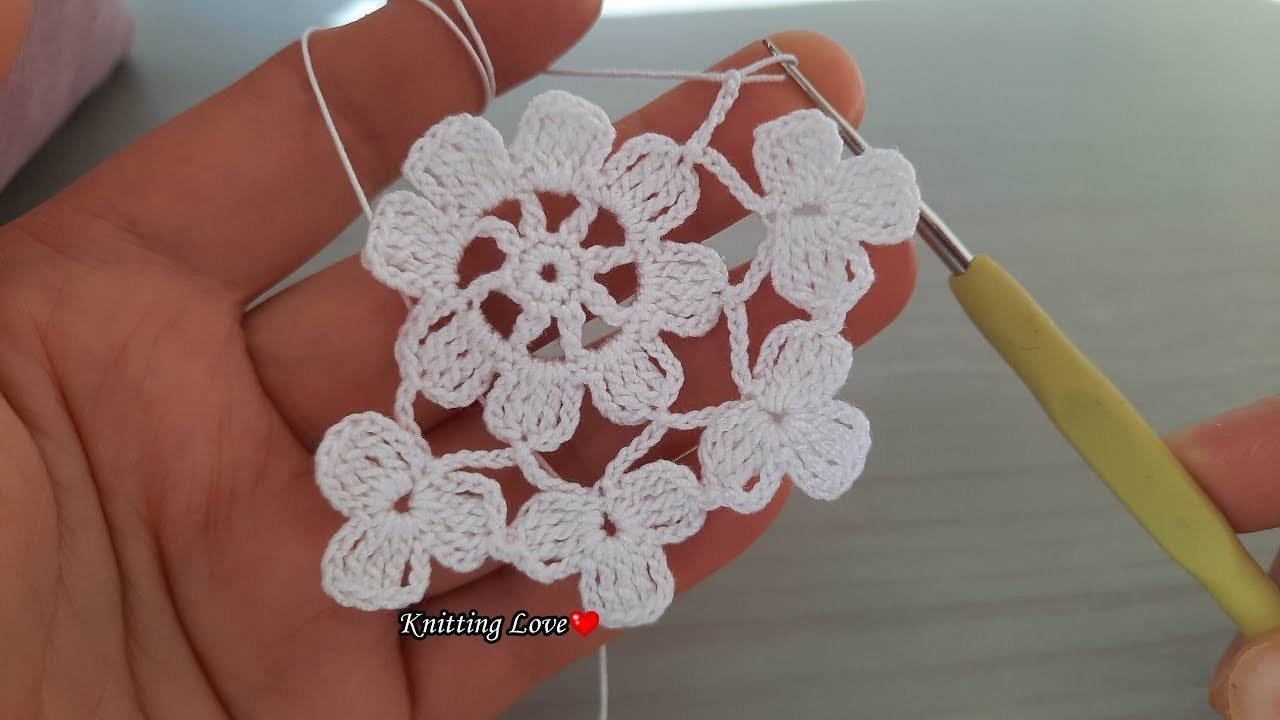 How to Crochet Knit a Trendy Flower Souvenir Gift - Step by Step Tutoria
