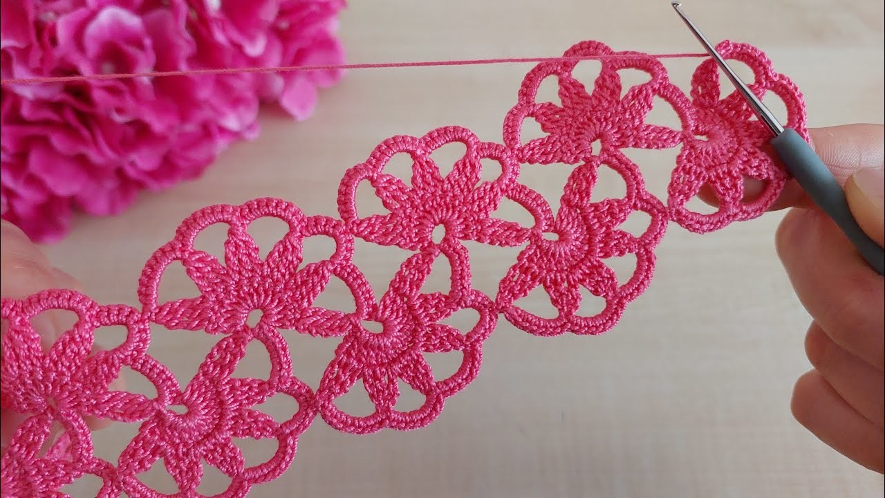 How to Crochet a Flower in Under 5 Minutes - Simple and Easy Tutorial Table Runner for Beginners