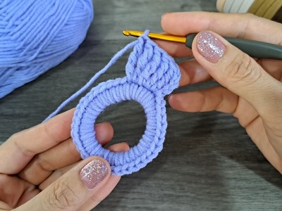 How to crochet hair scrunchies. crochet hair ties.