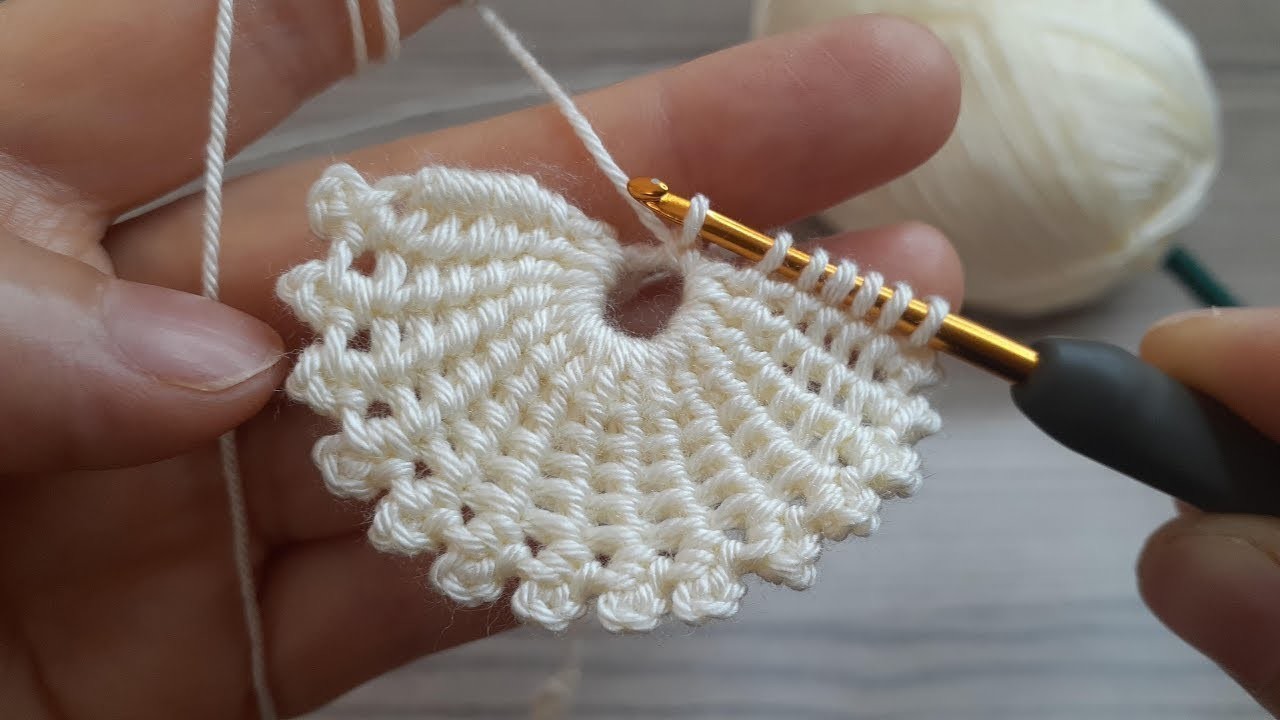 How to Crochet a Hairband in 10 Minutes - Even Beginners Can Make It!