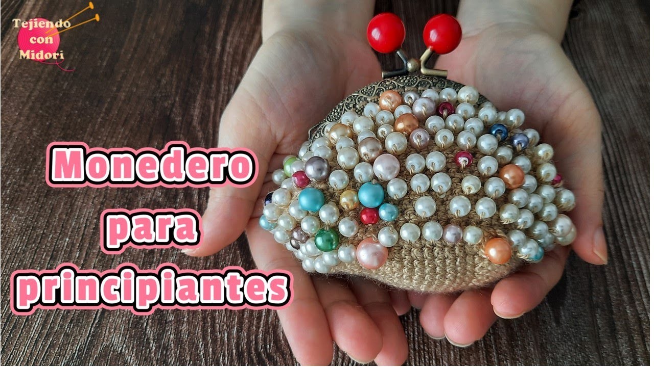 Monedero con perlas de diferentes tamaños