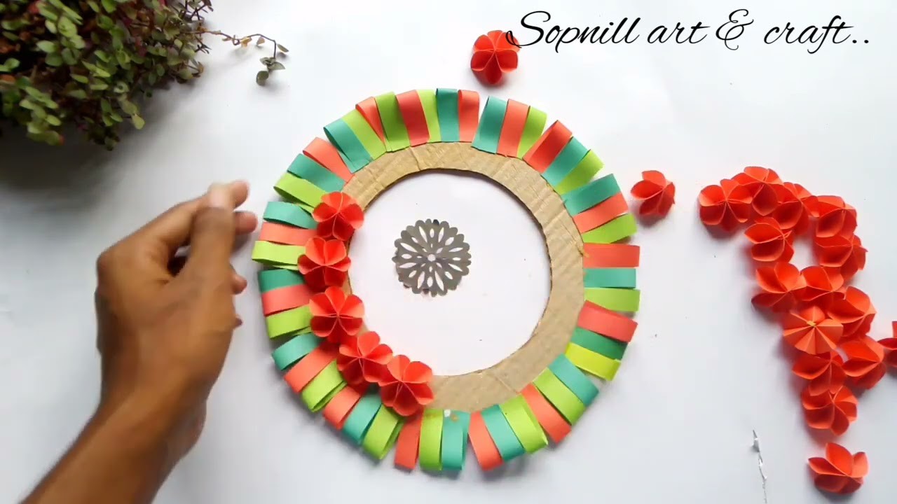 DIY Christmas Wreath.Christmas Wreath from Paper