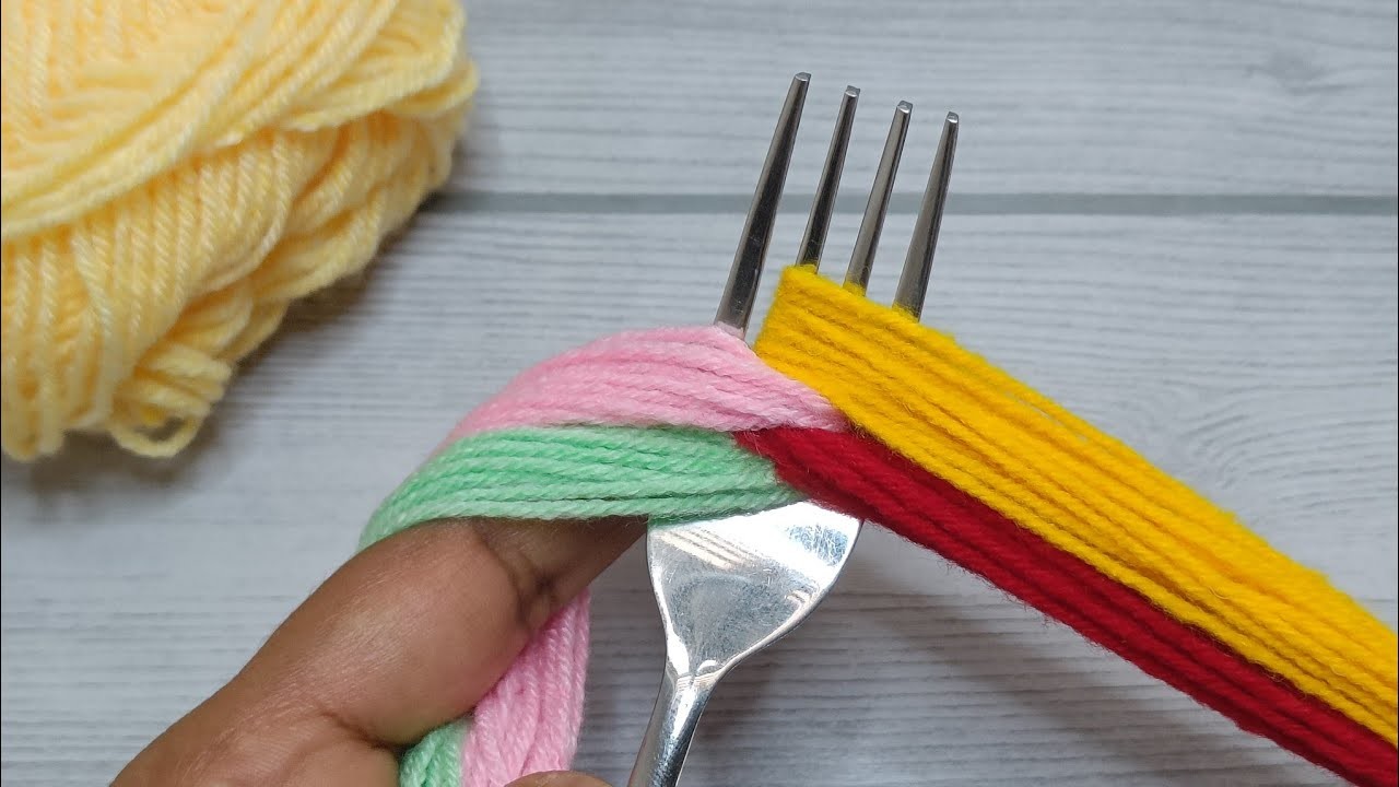 2 Superb Woolen Yarn Flower making ideas with Fork | Easy Sewing Hack