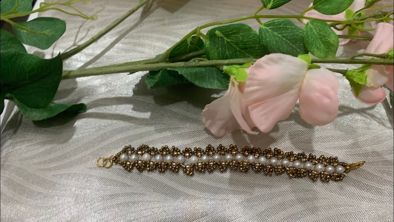Pearl and golden bracelet