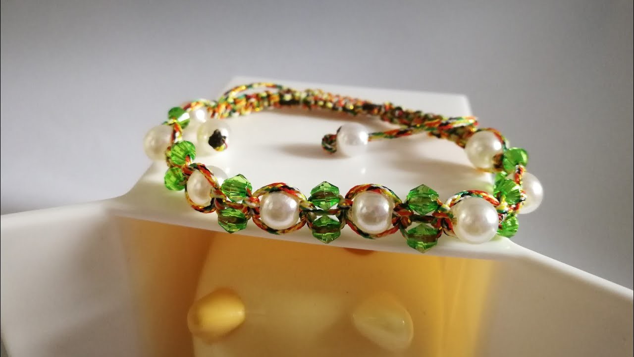 How to make a bracelet using thread and beads