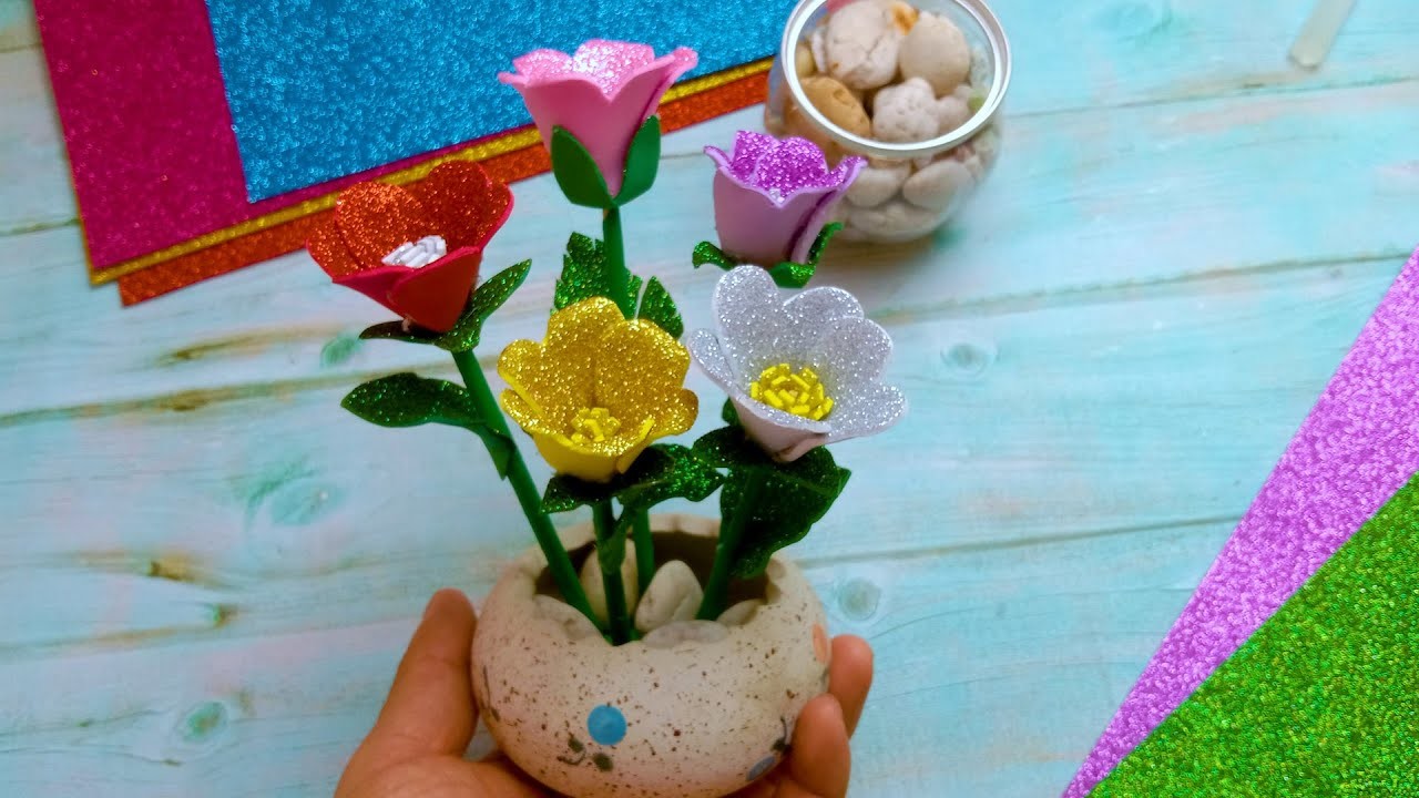 Teaching how to make flowers from glitter foam. |Arranging flowers in a miniature vase ????????????
