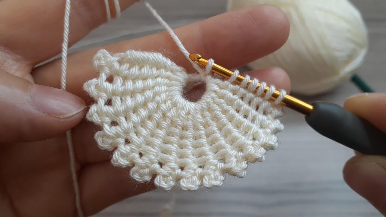 How to Crochet a Gorgeous, Easy Square Blanket Pattern in Under 10 Minutes