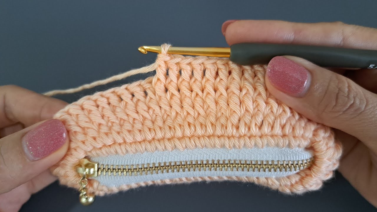 DIY Tutorial - How to crochet mini coin purse with zipper. Super easy pattern for the beginner.