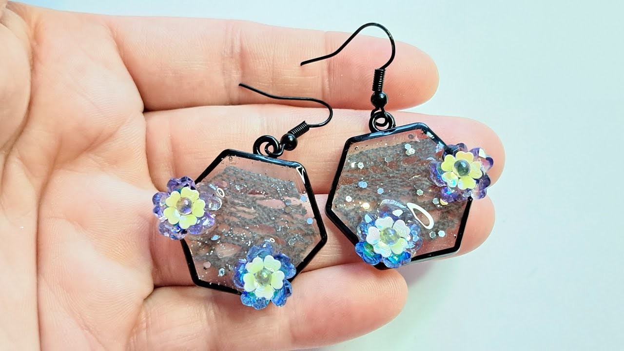 UV Resin - Cute Forget Me Not & Lace Earrings #uvresin #resinartjewelry #earrings #tutorial